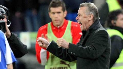 Ottmar Hitzfeld bejubelt die WM-Qualifikation mit der Schweiz.