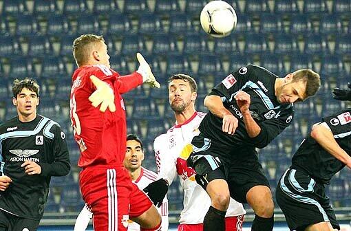 Die Löwen haben ihr letztes Testspiel vor dem Wiederbeginn der Rückrunde mit 0:1 bei Red Bull Salzburg verloren. Alles zum Spiel lesen Sie im AZ-Ticker nach.