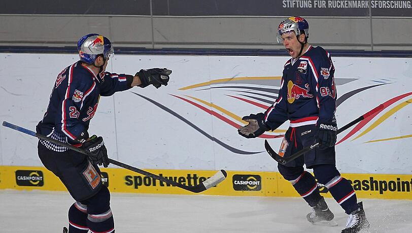 Kann sich über seine Berufung in den Olympiakader Sloweniens freuen: EHC-Star Jan Urbas (l.), hier mit Alex Barta. Kann sich über seine Berufung in den Olympiakader Sloweniens freuen: EHC-Star Jan Urbas (l.), hier mit Alex Barta.