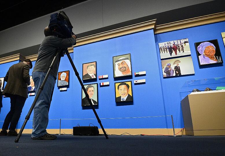 George W. Bush zeigt seine Bilder!