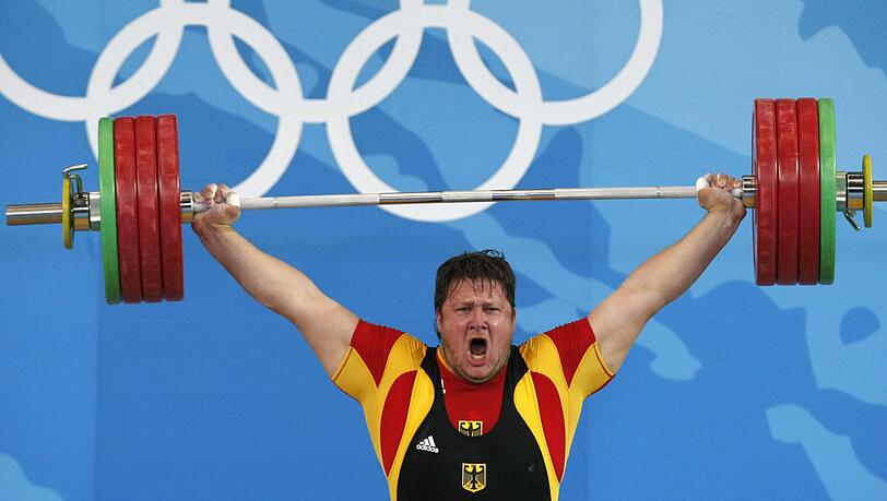 258 Kilo stemmte Matthias Steiner bei Olympia 2008 in die Höhe und kürte sich zum stärksten Mann der Welt. 258 Kilo stemmte Matthias Steiner bei Olympia 2008 in die Höhe und kürte sich zum stärksten Mann der Welt.