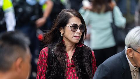 Jimmy Lais Ehefrau, Teresa Lai, kam mit weiteren Unterst&uuml;tzern zu dem Gerichtstermin.