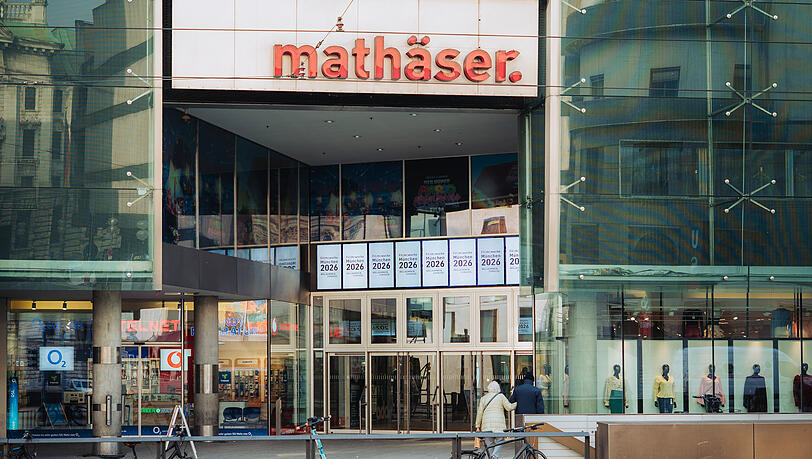 Bald Schluss mit Kino? Das Math&auml;ser an der Bayerstra&szlig;e 3-5 am Stachus k&ouml;nnte schon bald abgerissen werden - laut Pl&auml;nen der Zurich Immobilien, die die Liegenschaft besitzt. Noch ist aber nichts in Stein gemei&szlig;elt.