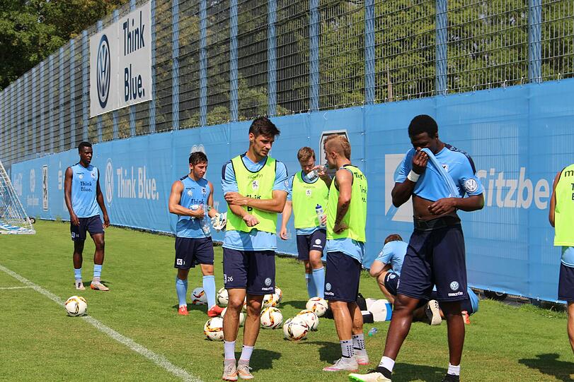Schrecksekunde für Degenek beim Training am Freitag. Hier die Bilder vom Vormittagstraining.