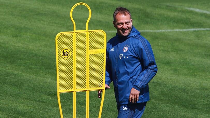 "Beim FC Bayern ist ein klarer Plan zu erkennen, wie der Kader aussehen soll", sagt Experte Reif über den Meister, der die Verträge mit Müller, Trainer Flick (Foto) und Davies verlängert hat.