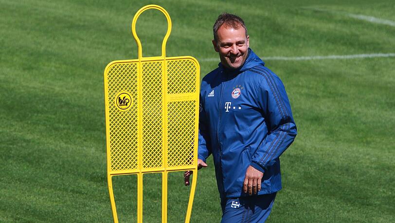 "Beim FC Bayern ist ein klarer Plan zu erkennen, wie der Kader aussehen soll", sagt Experte Reif über den Meister, der die Verträge mit Müller, Trainer Flick (Foto) und Davies verlängert hat.