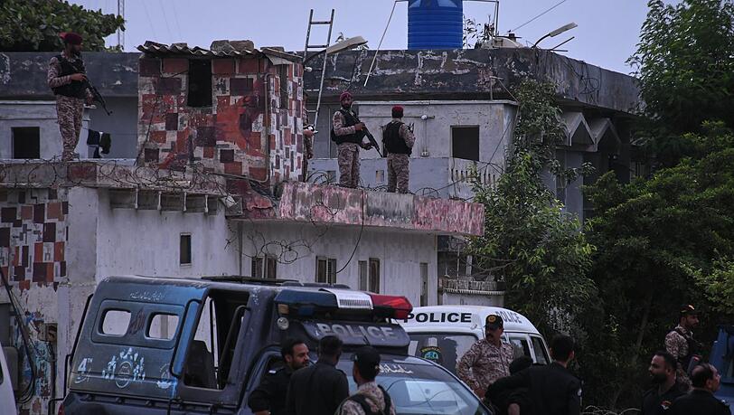 Nach dem Angriff in Karachi mit drei Toten pakistanischen Sicherheitskr&auml;ften hat Pakistan Ziele in Afghanistan angegriffen.