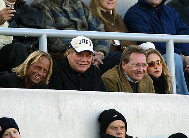 Friderici mit Wildmoser senior im Stadion und daneben Karl-Heinz Wildmoser junior und dessen Frau Nicole. Friderici mit Wildmoser senior im Stadion und daneben Karl-Heinz Wildmoser junior und dessen Frau Nicole.