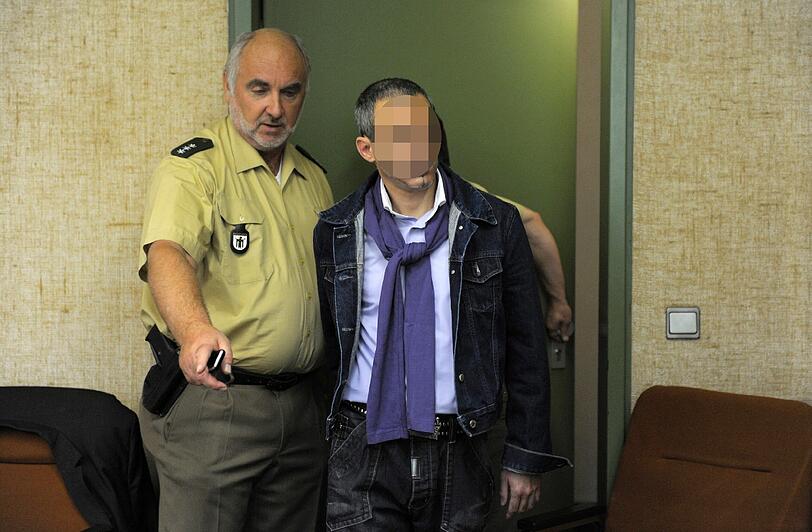 Angeklagter im Pizzeria-Mord: Roberto P. kommt in den Gerichtssaal