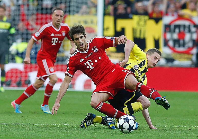 JAVI MARTINEZ: Note 1. Weltklassepartie des Abfangjägers aus Ayegui. Wischte die anfängliche Nervosität schnell beiseite wie seine Gegenspieler. Gewann so ziemlich als einziger Roter die Wurschtel-Zweikämpfe, die Applaus geben. Klasse Zweikampfquote &ndash; und kein einziger Fehlpass.