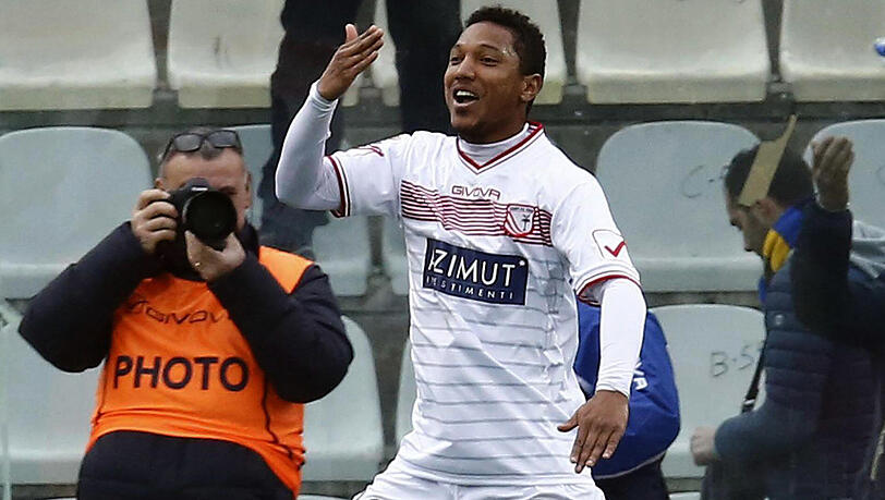 Jonathan de Guzman gehörte bei der WM 2014 in Brasilien zum Aufgebot der Niederlande. Jonathan de Guzman gehörte bei der WM 2014 in Brasilien zum Aufgebot der Niederlande.