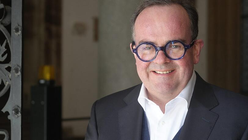 Cl&ouml;mens Baumg&auml;rtner wurde 1976 in M&uuml;nchen geboren. Der Wirtschaftsanwalt war zwischen 2019 und 2024 Referent f&uuml;r Arbeit und Wirtschaft und damit auch Wiesn-Chef.