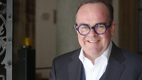 Cl&ouml;mens Baumg&auml;rtner wurde 1976 in M&uuml;nchen geboren. Der Wirtschaftsanwalt war zwischen 2019 und 2024 Referent f&uuml;r Arbeit und Wirtschaft und damit auch Wiesn-Chef.