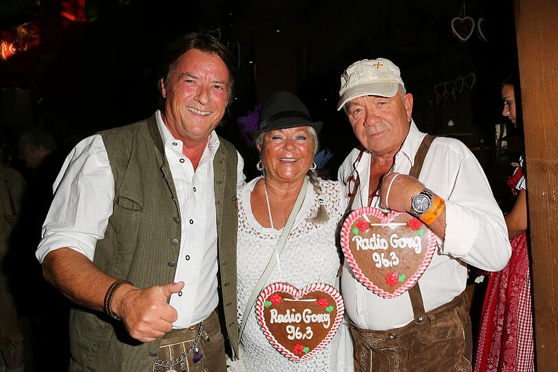 Georg Dingler und Gus Backus mit Ehefrau Heidelore