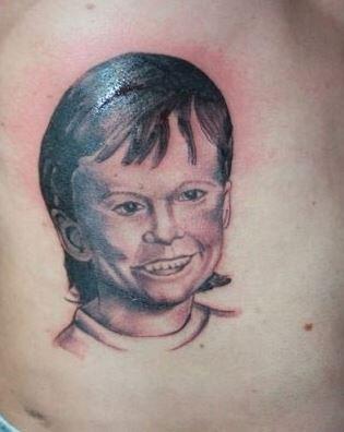 Über Geschmack lässt sich bekanntlich streiten... Die witzigsten Horror-Tattoos in der Bilderstrecke.