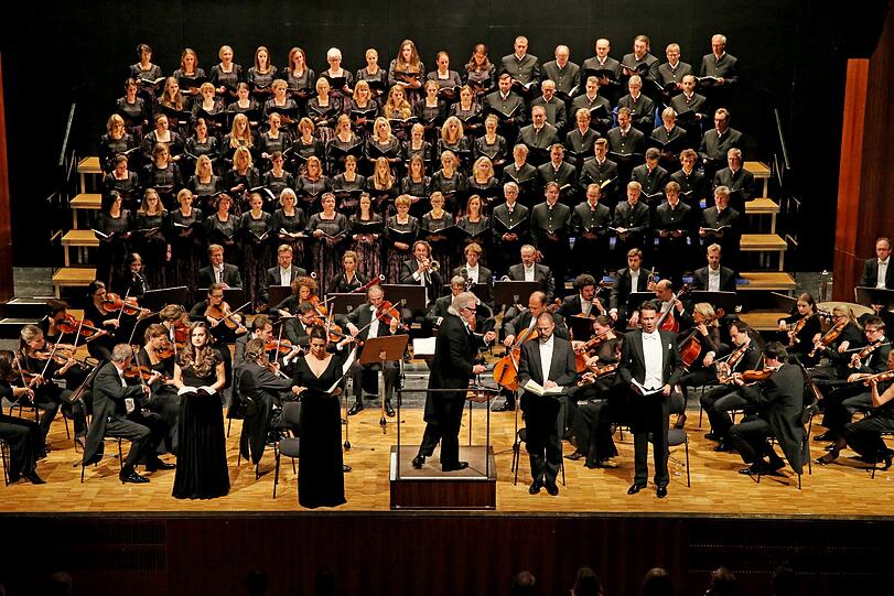 Die Chorgemeinschaft Neubeuern bei einem Konzert.