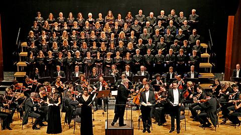Die Chorgemeinschaft Neubeuern bei einem Konzert.