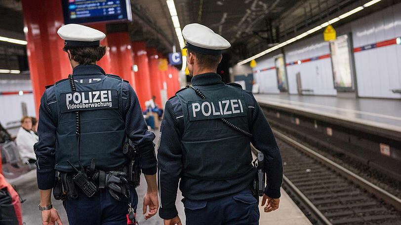 Eine Streife der Bundespolizei konnte den Mann festnehmen. (Symbolbild)