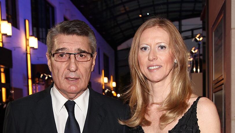Rudi und Britta Assauer waren von 2011 bis 2013 verheiratet. Der Fußball-Manager starb 2019 im Alter von 74 Jahren an den Folgen seiner Alzheimer-Erkrankung.