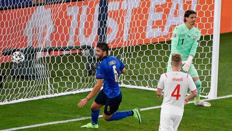 Manuel Locatelli (l) hat das Tor zur 1:0-Führung für Italien erzielt.