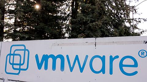 Außenansicht der VMware-Zentrale in Palo Alto. Der Chipkonzern Broadcom will sein Software-Geschäft mit der Übernahme des Cloud-Spezialisten verstärken.