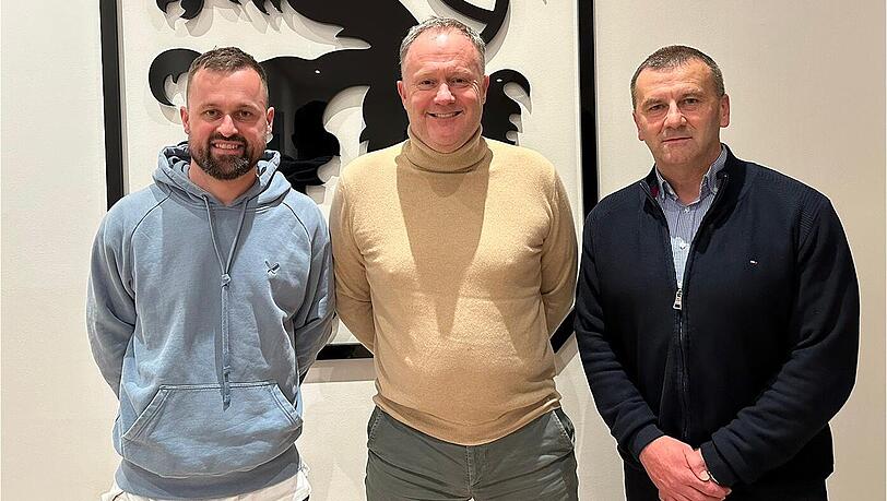 NLZ-Leiter Manfred Paula (rechts) mit Frank Schmöller und seinem Nachfolger Felix Hirschnagl (links).