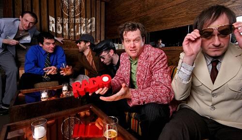 Electric Six - bei den Detroitern wird nicht nur der Gitarrenverstärker aufgedreht, sondern auch der Elektro-Sound aktiviert.