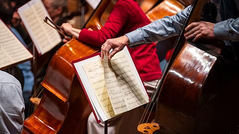 Das Orchester tr&auml;gt den Titel Staatsphilharmonie.