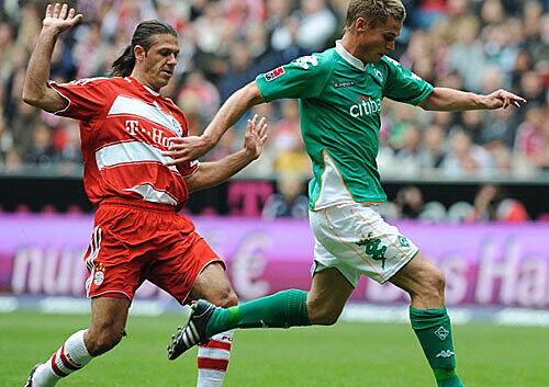 Das alte Nord-Süd-Duell: Hier Martin Demichelis gegen Markus Rosenberg beim Bundesligaspiel 2008.