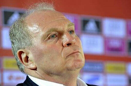 Denn in der Öffentlichkeit kannte man Hoeneß oftmals auch anders - als den Mann, der stets lautstark und offensiv für die Interessen seines Klubs eintritt und diese auch vehement zu vertreten weiß. Legendär war sein Wutausbruch bei der Jahreshauptversammlung im Jahr 2007.