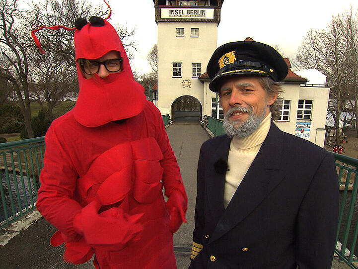 Joko Winterscheidt als Krabbe (l.) und Klaas Heufer-Umlauf im Käpt'n-Iglo-Look