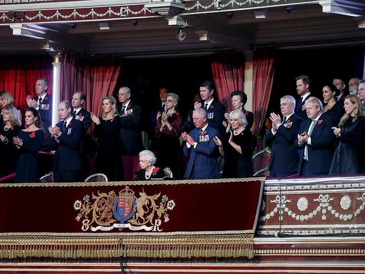 Weit voneinander getrennt: Prinz William und Prinz Harry in der Royal Albert Hall.