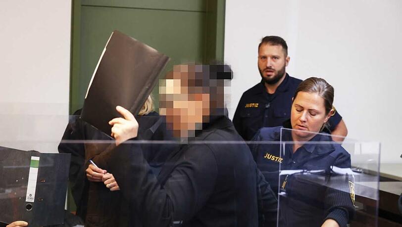 Die Angeklagte beim Auftakt des Prozesses.