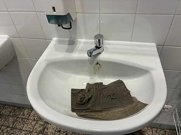 Auch hier konnte kein Wasser mehr abfließen. Auch hier konnte kein Wasser mehr abfließen.