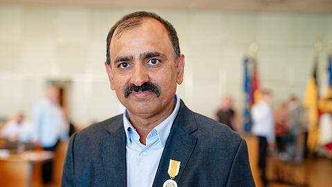 Der Taxifahrer Muhammad Afzal ist mit der Rettungsmedaille des Landes Baden-W&uuml;rttemberg ausgezeichnet worden.