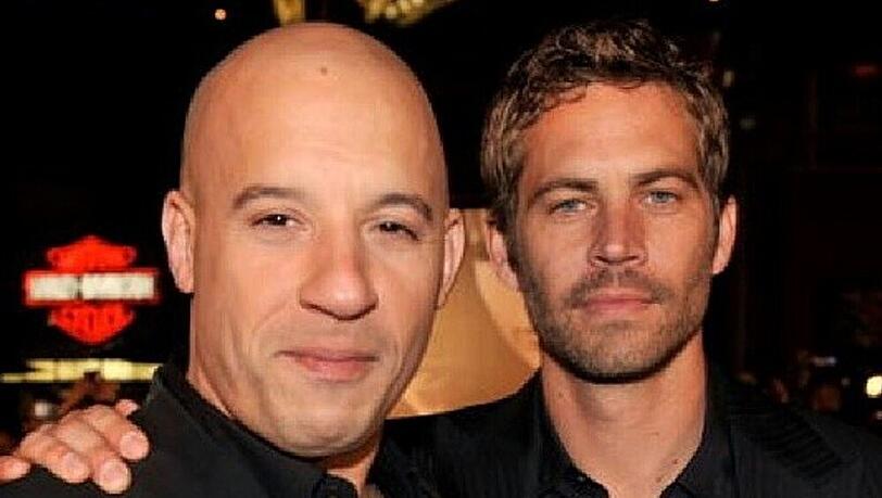 Vin Diesel zusammen mit seinem kürzlich verstorbenen Freund und Kollegen Paul Walker. Vin Diesel zusammen mit seinem kürzlich verstorbenen Freund und Kollegen Paul Walker.