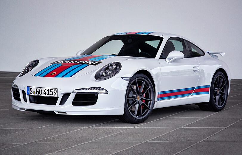Vom Rennsport inspiriert: Das Martini-Outfit für den Porsche 911 bekommen Kunden in Deutschland als Folierung.