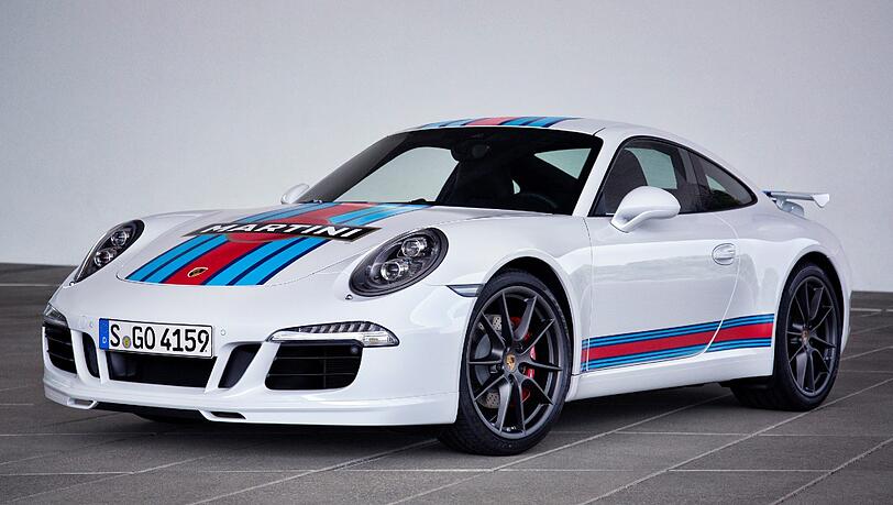 Vom Rennsport inspiriert: Das Martini-Outfit für den Porsche 911 bekommen Kunden in Deutschland als Folierung. Vom Rennsport inspiriert: Das Martini-Outfit für den Porsche 911 bekommen Kunden in Deutschland als Folierung.