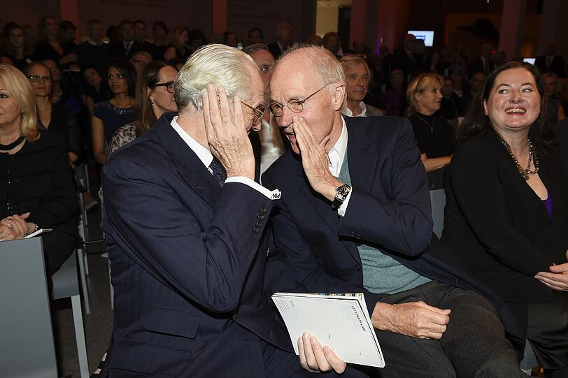 Flüster-Talk: Herzog Franz von Bayern und Udo Brandhorst (r.).