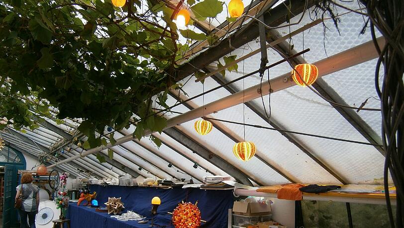 Rot neben Orange - ein bisschen Retro-Charme dürfen die Lichter hier verbreiten. Rot neben Orange - ein bisschen Retro-Charme dürfen die Lichter hier verbreiten.