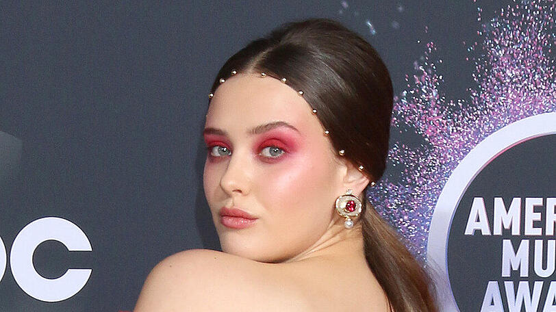 Katherine Langford wagt sich an den auffälligen Look heran
