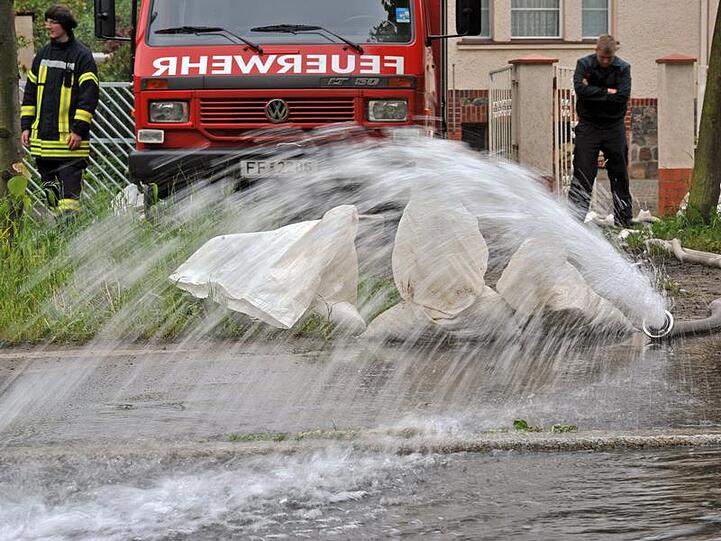 Feuerwehr im Hochwasser-Einsatz (Motivbild)