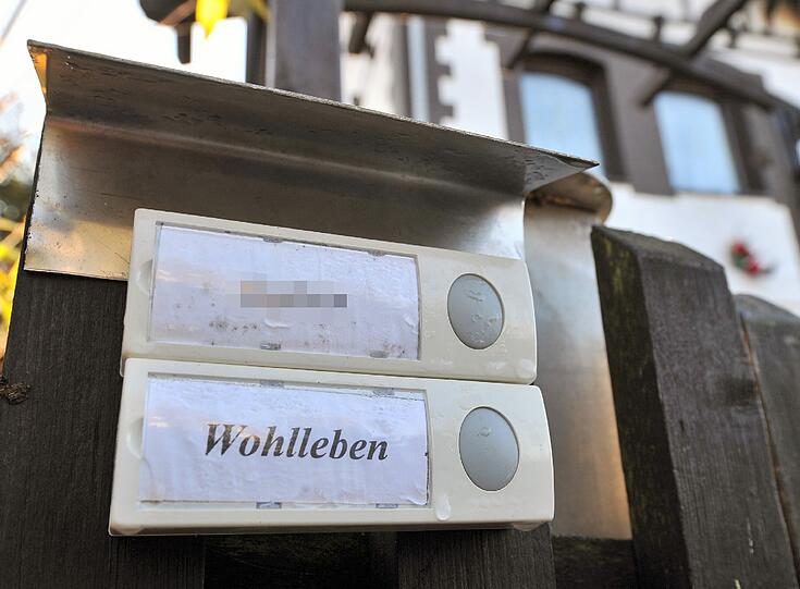 Fakt ist: Wohlleben war einer der führenden Köpfe des &bdquo;Thüringer
Heimatschutzes&ldquo;, dem auch die späteren mutmaßlichen NSU-Terroristen
Beate Zschäpe, Uwe Böhnhardt und Uwe Mundlos angehörten.