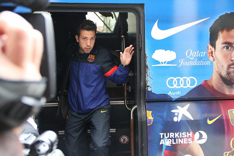 Hier kommt der FC Barcelona in München am Bayerischen Hof an. Die Bilder