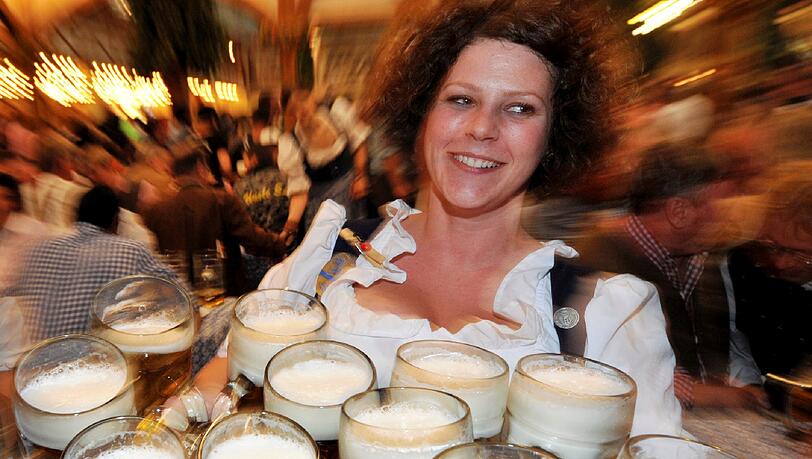 Nirgendwo schmeckt das Bier so gut wie auf der Wiesn. Nirgendwo schmeckt das Bier so gut wie auf der Wiesn.