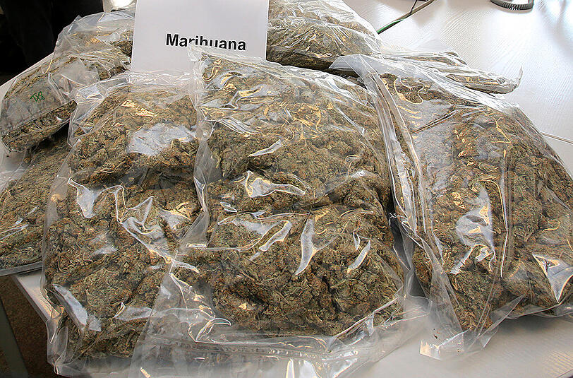 Die Polizei sicherte 7,5 Kilogramm Marihuana im Auto eines 59-jährigen Italieners. (Archivbild)