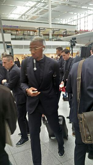 Die Bilder vom Abflug des FC Bayern am Dienstagvormittag.