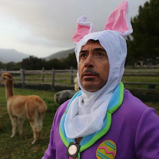 Robert Downey jr, nimmt das Osterfest mit Humor