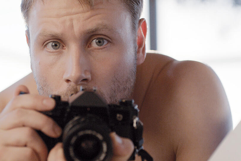 Max Riemelt als pädosexueller Architekt Markus in einer Szene des Films &bdquo;Kopfplatzen&ldquo;.