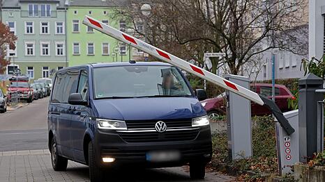 Nach einem rund einstündigen Haftprüfungstermin teilte die Staatsanwaltschaft mit, dass der Haftbefehl bestätigt wurde.